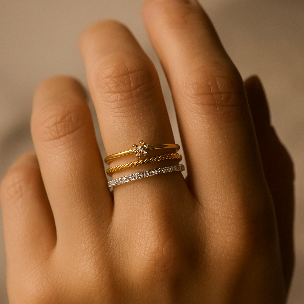 Zirkonia solitaire gecombineerd met minimalistische bandringen