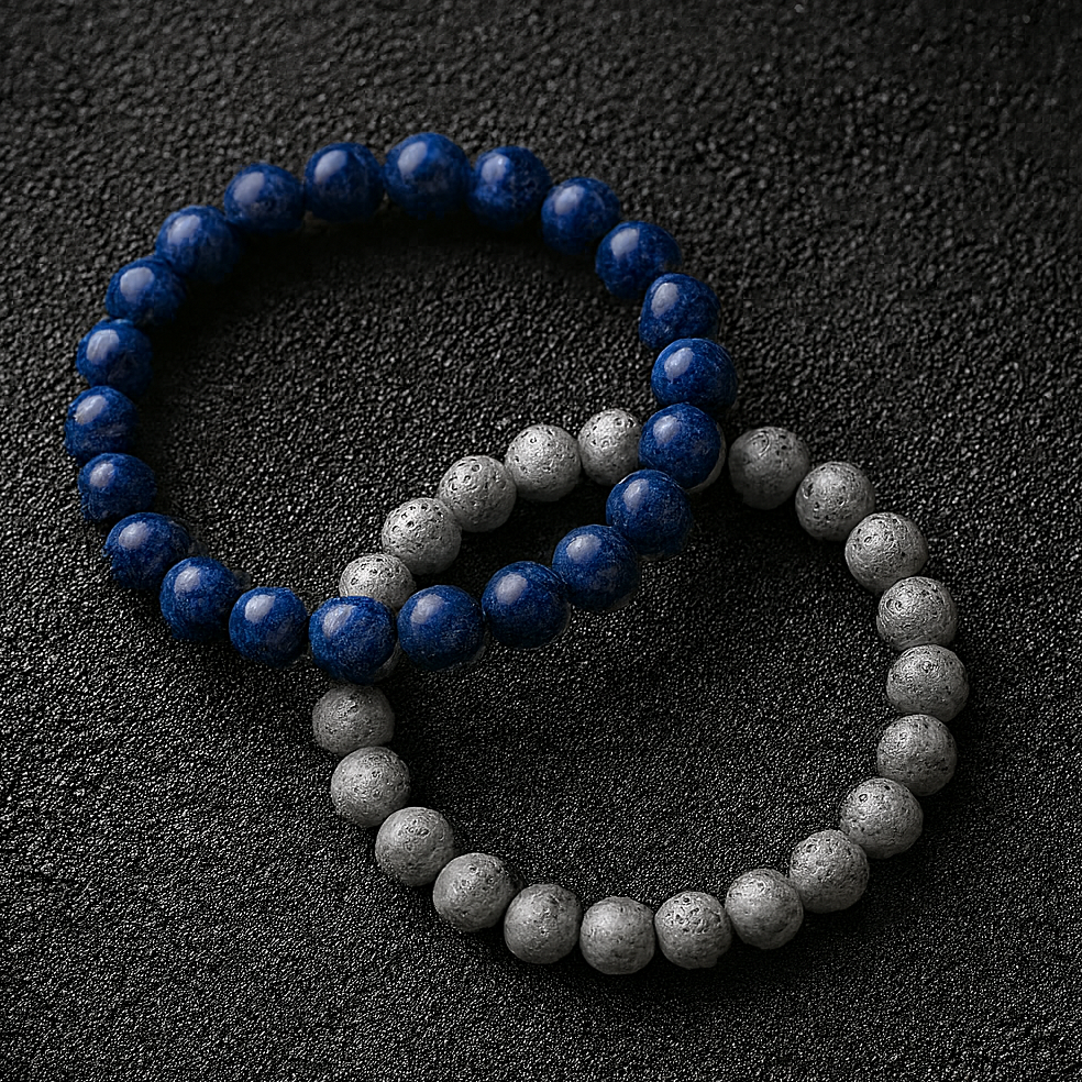 Detail van gepolijste en matte natuursteenkralen in set