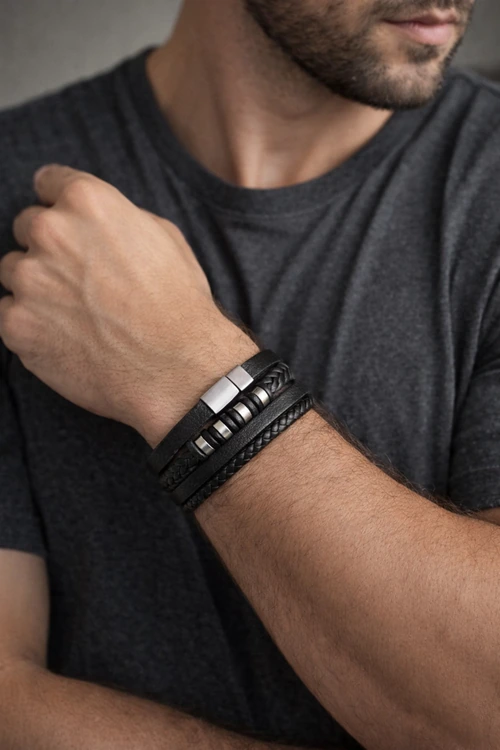 Leren Armband Heren dragen met edelstaal details