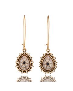 Deja Jewels Etnische Goudkleurige Oorbellen met Bruine en Transparante Stenen Druppelhangers