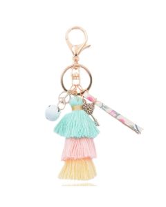Handgemaakte goudkleurige Boho sleutelhanger met kwastjes en schelp