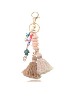 Handgemaakte Ibiza sleutelhanger goudkleurig beige bruin met schelpjes