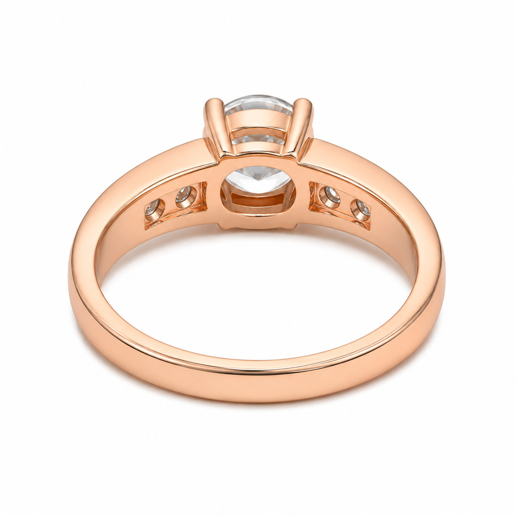 LGT JWLS Rosegoudkleurige Damesring met Grote Ronde Zirkonia en Vier Zijstenen - 18mm afbeelding 3